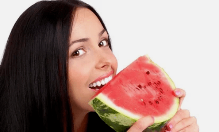 Ang Mga Kaayohan sa Watermelon